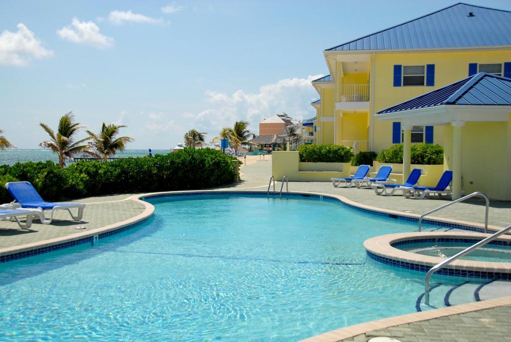 Castaways Cayman Beach Resort Grand Cayman Exterior foto